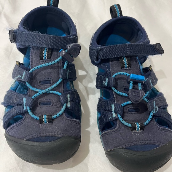 Keen kids sandals size 13. - Picture 2 of 4